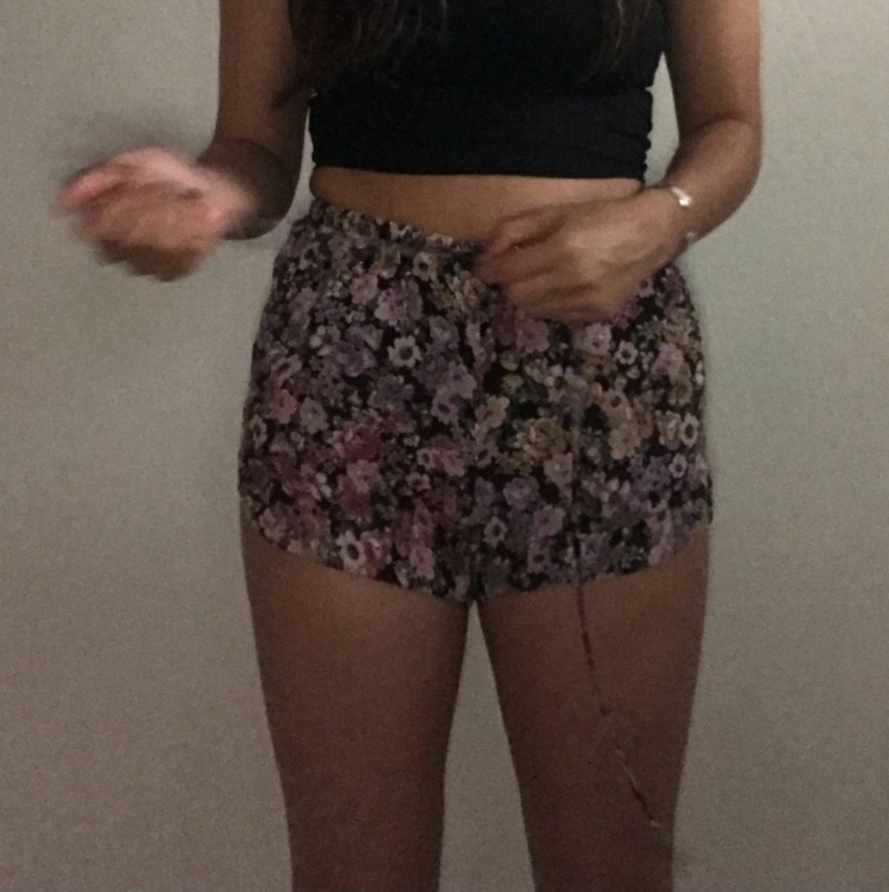 Donated to Maui Fire Victims/ Brandy Melville floral shorts eve remi S Hayden BM - Picture 7 of 11